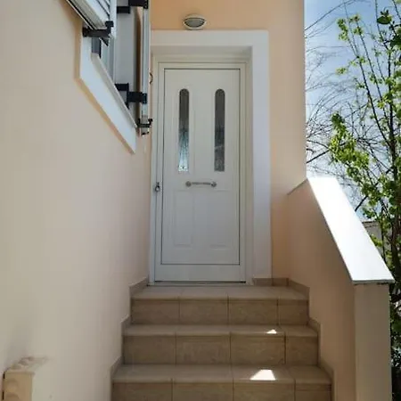 Vakantiehuis Modern Near Ermioni Loukaiti